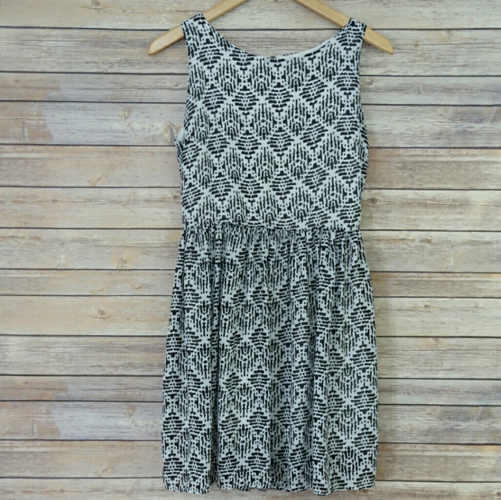 SIB Black and White flowy dress size S